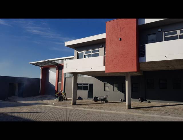 1,006M² FACTORY TO LET IN STIKLAND